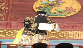 甘、青京劇院聯合演出《遇后?龍袍》
