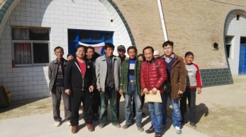 甘肅省雜技團赴環縣八珠鄉白塬村余茆組開展“大走訪、回頭看”雙聯工作