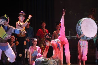 經典舞劇《絲路花雨》高校巡演西子湖畔驚天一舞再創佳績