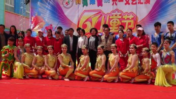 歡樂童年  放飛夢想——甘肅省雜技團開展“高雅藝術進校園”演出活動