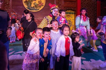 甘肅演藝集團攜京劇本戲《大鬧天宮》與孩子們同過兒童節