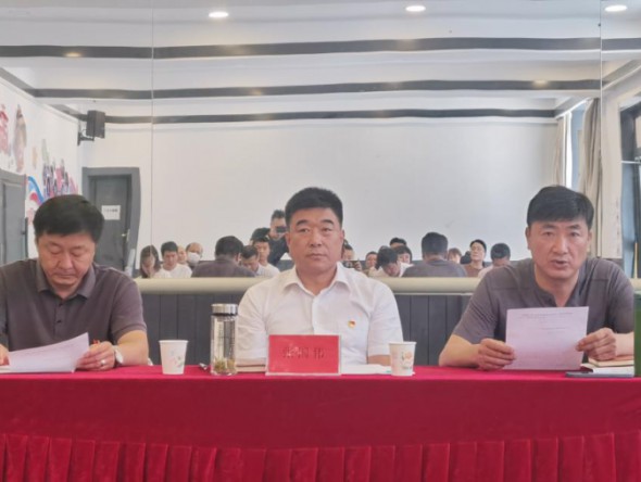 甘肅演藝集團黨委委員、副總經理張國偉講授專題黨課