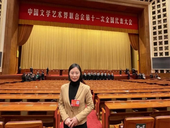 甘肅演藝集團秦腔藝術劇院黨總支委員、副院長蘇鳳麗參加中國文聯第十一次全國代表大會、中國作協第十次全國代表大會