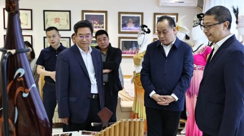 甘肅省財政廳牛成喆一行赴甘肅演藝集團調研