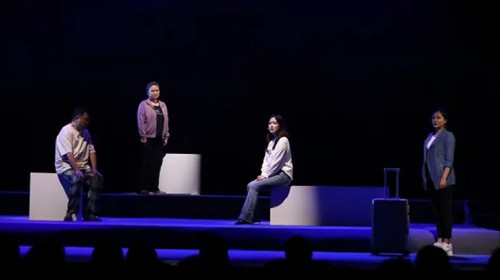 第二屆黃河小劇場戲劇周閉幕戲《縫隙》演出圓滿成功